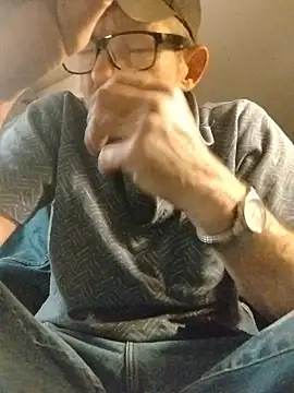 Snapshot of ROBERT0516 chatting on November 2025 11:42:02 AM ROBERT0516 online show from November 2025 11:42:02 AM