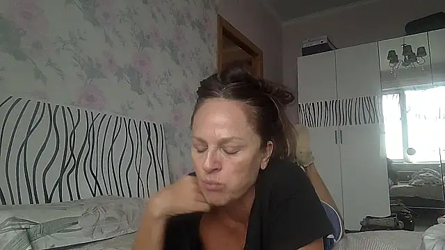 LindaStarS online show from October 2025 11:28:02 AM