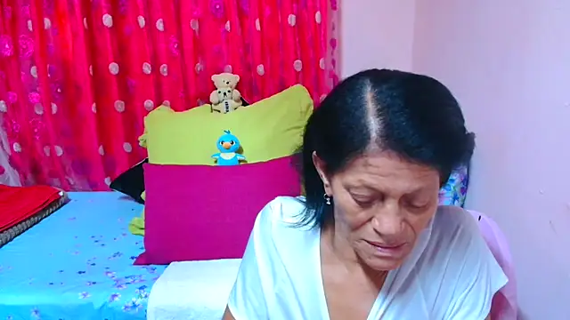 Snapshot of SLUTTYROXY chatting on February 2026 06:00:02 AM SLUTTYROXY online show from February 2026 06:00:02 AM