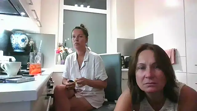 Snapshot of AnnaWaller chatting on August 2026 11:07:02 PM AnnaWaller online show from August 2026 11:07:02 PM
