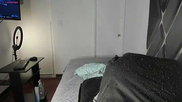 moonsweet1 online show from April 2026 06:50:01 PM