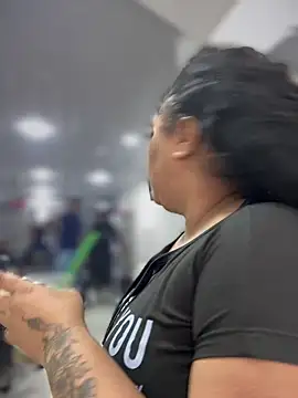 yanza2002 online show from February 2025 08:45:02 PM