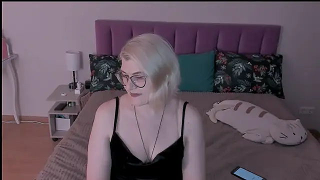 sabrinamacmarren online show from February 2025 07:52:02 PM