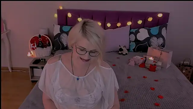 sabrinamacmarren online show from February 2025 11:31:02 AM