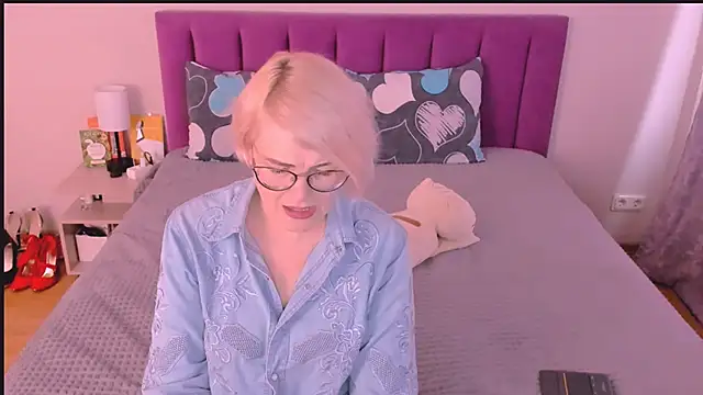 sabrinamacmarren online show from October 2025 12:27:01 PM