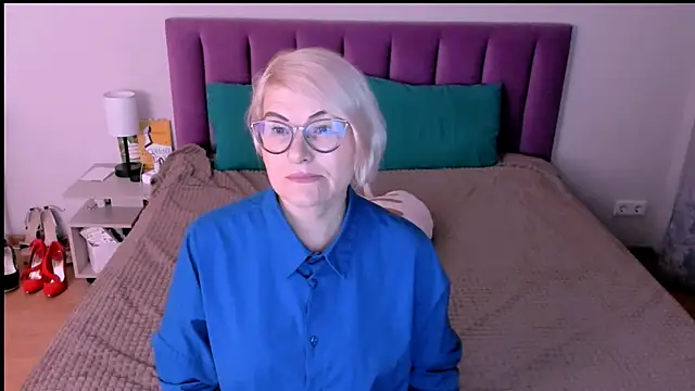 sabrinamacmarren online show from October 2025 02:24:01 PM