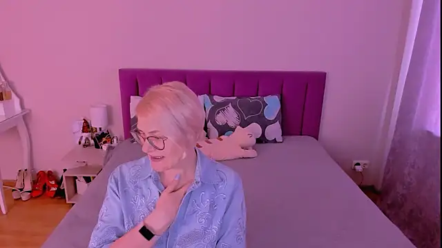 Snapshot of sabrinamacmarren chatting on February 2026 01:31:02 PM sabrinamacmarren online show from February 2026 01:31:02 PM