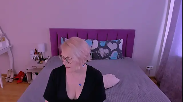 Snapshot of sabrinamacmarren chatting on February 2026 07:57:02 AM sabrinamacmarren online show from February 2026 07:57:02 AM