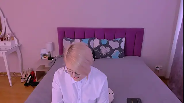 Snapshot of sabrinamacmarren chatting on February 2026 08:29:02 AM sabrinamacmarren online show from February 2026 08:29:02 AM