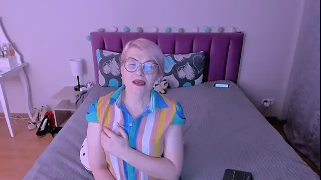 Snapshot of sabrinamacmarren chatting on February 2026 04:36:02 PM sabrinamacmarren online show from February 2026 04:36:02 PM