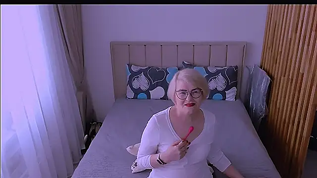 sabrinamacmarren online show from April 2026 10:42:01 AM