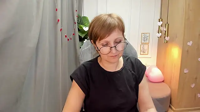 Snapshot of Paris_Cherry chatting on February 2025 04:37:01 PM Paris Cherry online show from February 2025 04:37:01 PM