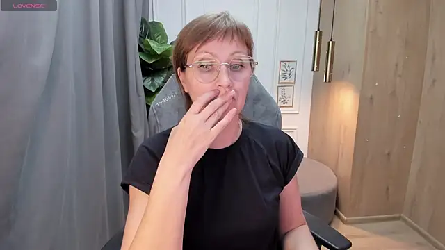 Snapshot of Paris_Cherry chatting on February 2025 07:49:02 PM Paris Cherry online show from February 2025 07:49:02 PM