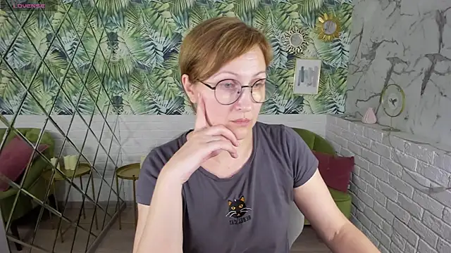 Snapshot of Paris_Cherry chatting on March 2025 11:07:01 PM Paris Cherry online show from March 2025 11:07:01 PM