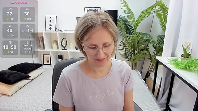 Snapshot of Paris_Cherry chatting on September 2025 07:49:02 PM Paris Cherry online show from September 2025 07:49:02 PM