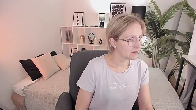 Snapshot of Paris_Cherry chatting on October 2025 08:08:02 PM Paris Cherry online show from October 2025 08:08:02 PM