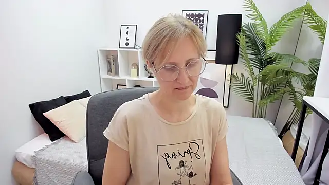 Snapshot of Paris_Cherry chatting on October 2025 08:09:02 PM Paris Cherry online show from October 2025 08:09:02 PM