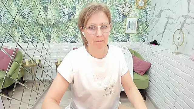 Snapshot of Paris_Cherry chatting on November 2025 01:25:02 PM Paris Cherry online show from November 2025 01:25:02 PM