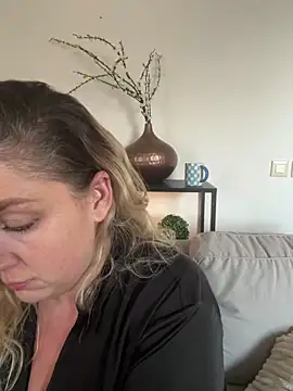 Anna Alexa online show from December 2024 01:00:01 PM