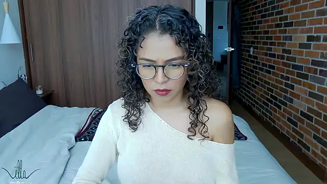 Snapshot of illaroom chatting on December 2024 06:43:01 PM illaroom online show from December 2024 06:43:01 PM