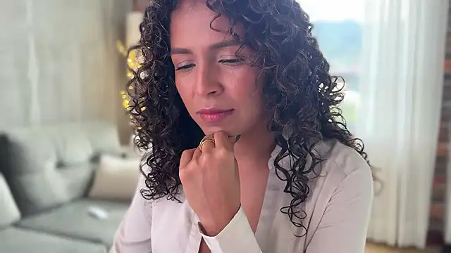 Snapshot of illaroom chatting on December 2024 06:05:01 PM illaroom online show from December 2024 06:05:01 PM