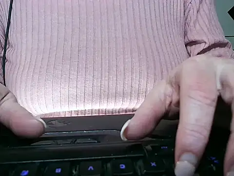 heidi60 online show from December 2024 07:01:01 PM