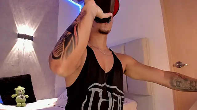 CRAZYBOYLOVE online show from September 2025 11:32:01 AM