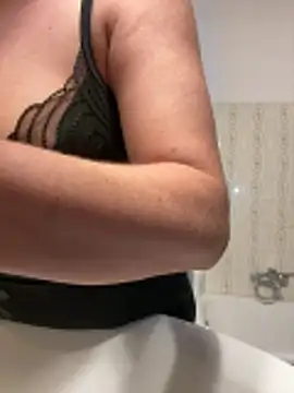 Wet-Pussycat online show from November 2025 01:11:01 AM