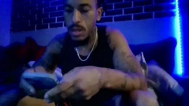 BigWayneBabyXXX online show from October 2025 01:37:01 PM