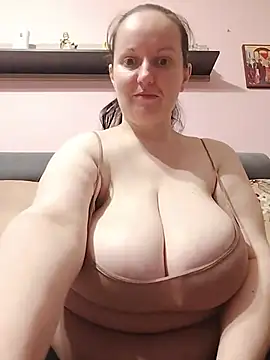 BustyLadyAlma online show from July 2026 07:37:01 AM
