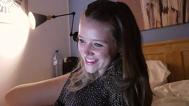 Neonstar online show from March 2025 06:40:02 PM