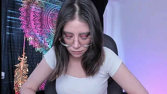 HazelKush online show from January 2025 06:49:01 PM