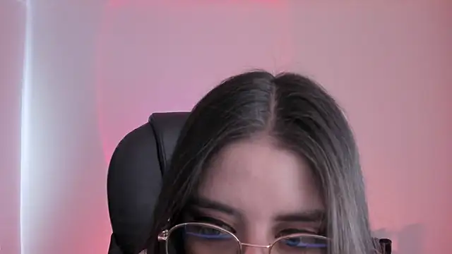 HazelKush online show from September 2025 04:20:01 PM