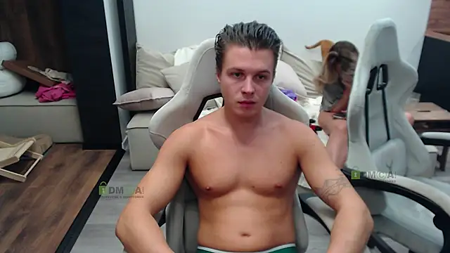 Sunny-Girl1 online show from October 2025 08:33:01 PM