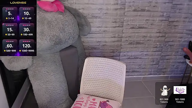 TinnaCobb online show from October 2025 04:17:02 PM