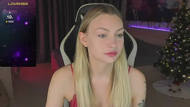 BiMolly online show from December 2024 04:08:02 PM