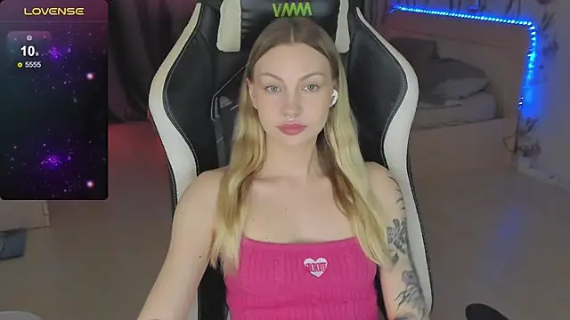 BiMolly online show from March 2025 09:35:02 AM