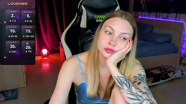 BiMolly online show from September 2025 07:50:02 PM