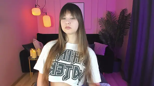 ElizaMild online show from March 2025 01:40:01 PM