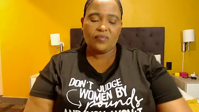 Snapshot of zandile chatting on April 2026 08:59:02 PM zandile online show from April 2026 08:59:02 PM
