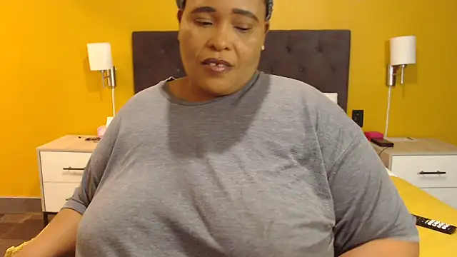 Snapshot of zandile chatting on May 2026 05:30:02 PM zandile online show from May 2026 05:30:02 PM