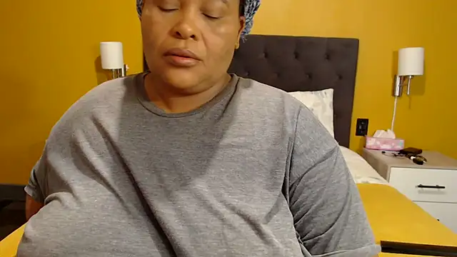 Snapshot of zandile chatting on May 2026 05:47:01 AM zandile online show from May 2026 05:47:01 AM