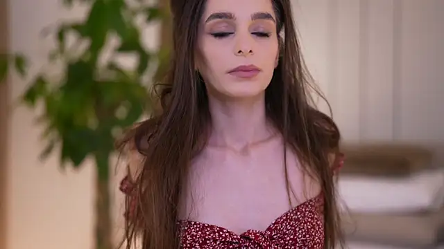 DoviaClaire online show from December 2025 08:09:02 AM