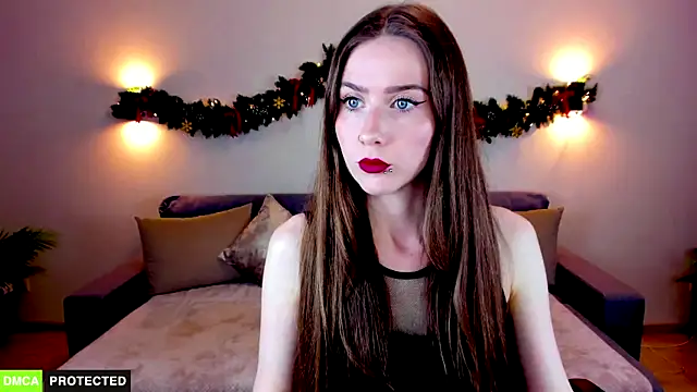 TheWoman   online show from December 2025 07:00:01 PM