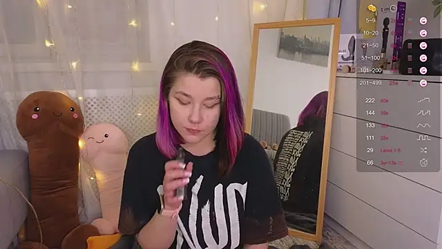 Mira Falls online show from January 2025 09:03:01 AM