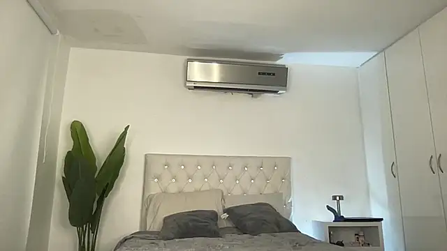 Michell simons online show from March 2025 07:44:01 AM