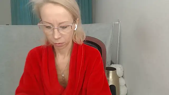 LuxuryNika online show from November 2025 10:58:01 AM