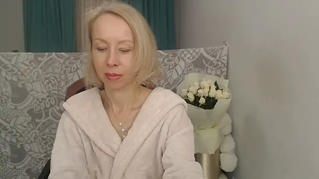 LuxuryNika online show from November 2025 03:36:01 PM