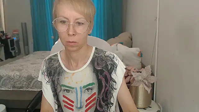 LuxuryNika online show from July 2026 12:23:01 PM
