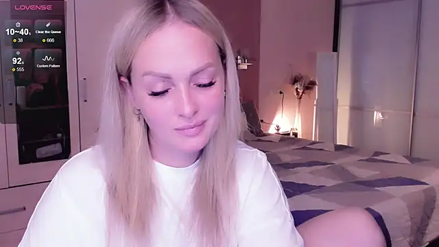 Libby Nora online show from October 2025 11:00:01 AM